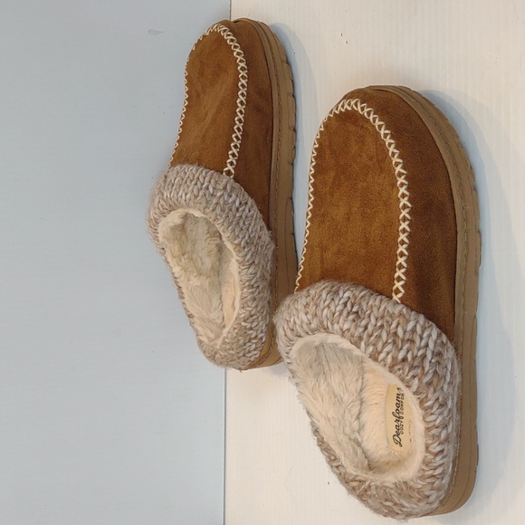 Dearfoams Cozy Comfort Women's Moc Toe Clog Slippers with Chunky Knit Collar - Picture 3 of 12